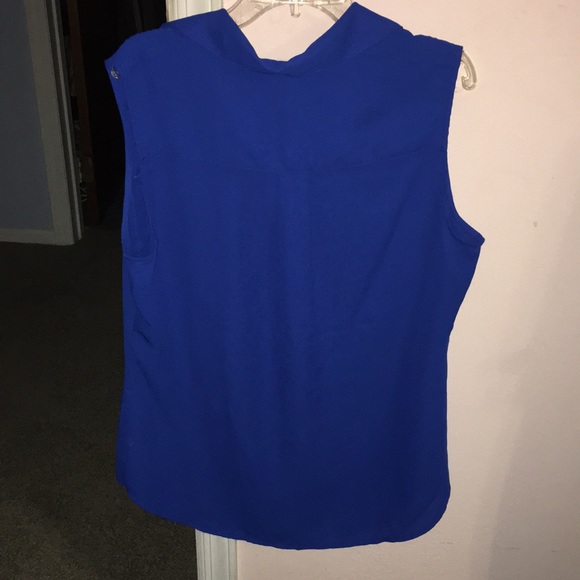 Sleeveless Dress Shirt - Picture 3 of 3